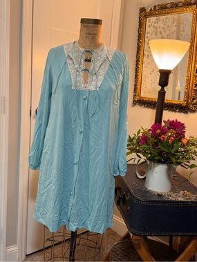 Vintage Vanity Fair Light Blue Lace-Trim Nightgown Set